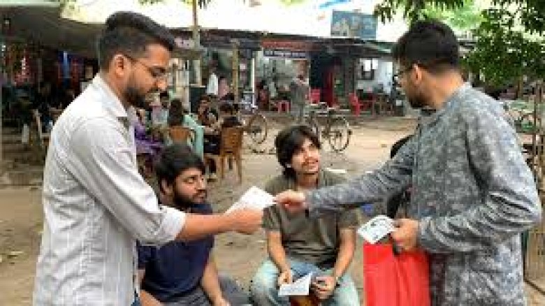 ভোটারদের কাছে ছুটছেন রাকসু নির্বাচনের প্রার্থীরা